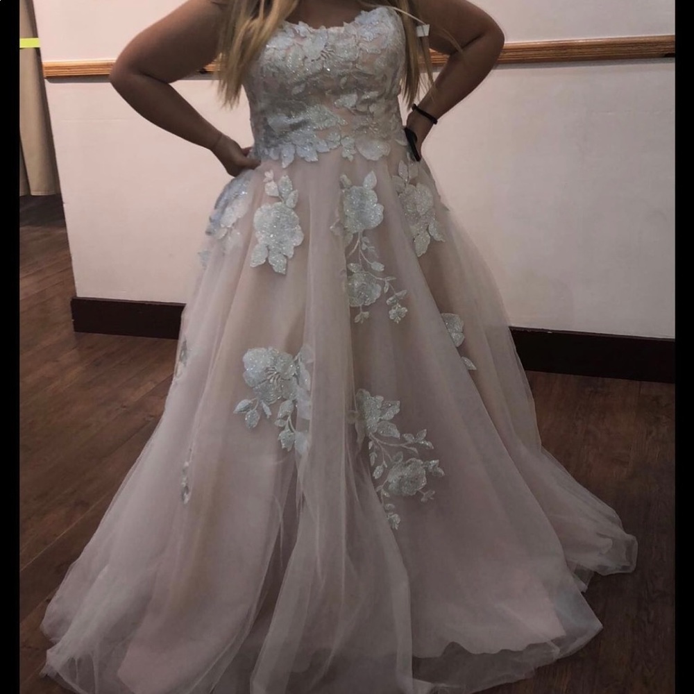 Beautiful never worn Camille la vie dress